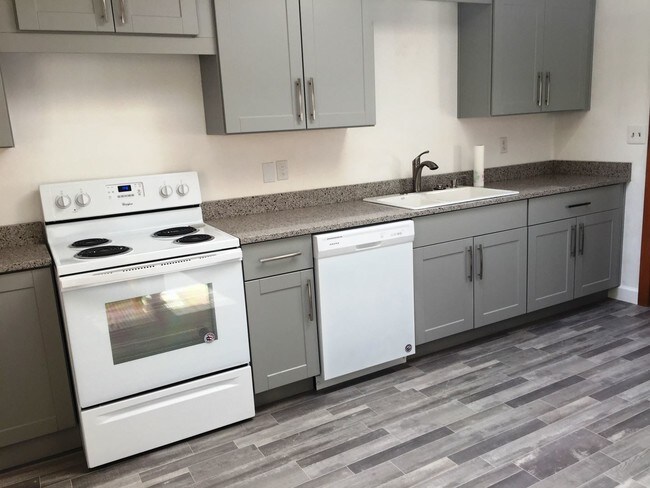 Building Photo - 1 br, 2 bath House - 7224 NE Tillamook St