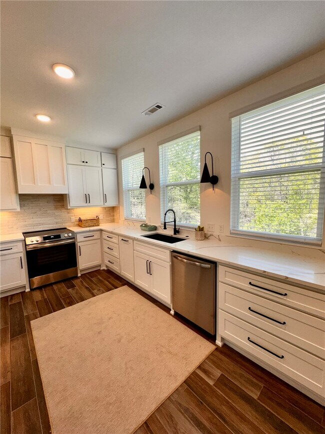 Foto del edificio - 8881 Williams Rd