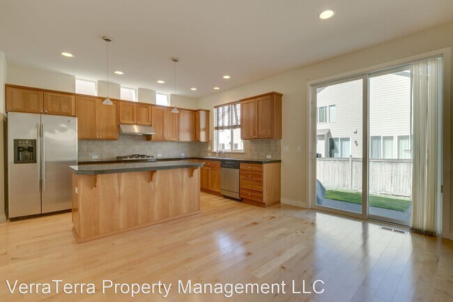 Building Photo - 3 br, 2.5 bath House - 19112 NE 64th Way