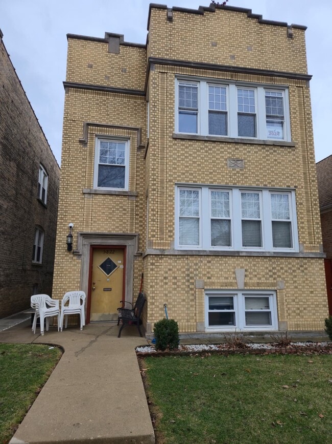 Building Photo - 5822 N Spaulding Ave