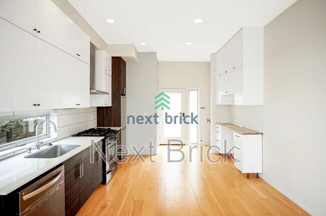 Foto del edificio - 122 22nd Ave