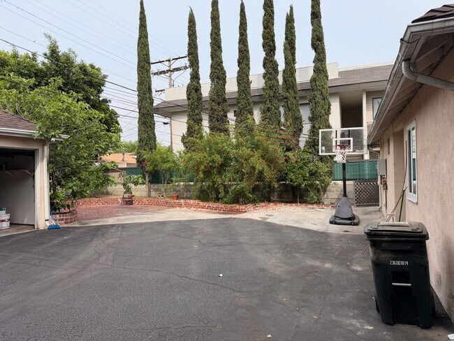 Foto del edificio - 337 W Lomita Ave
