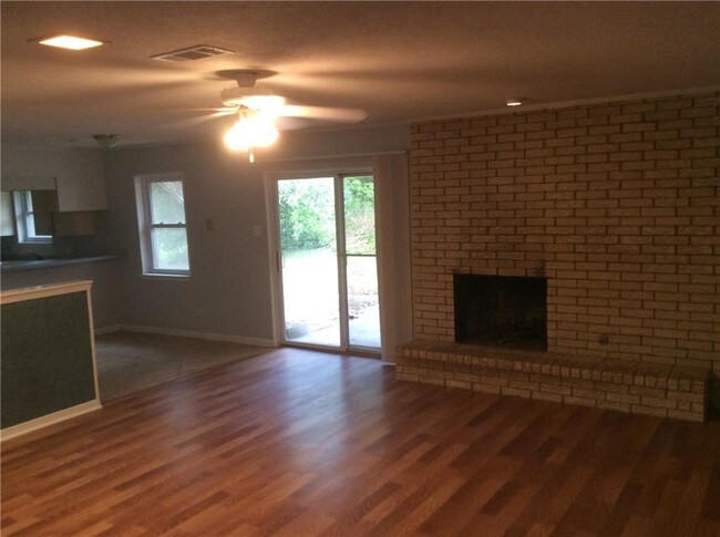 Building Photo - 2812 Wren Ave