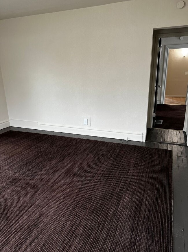 Building Photo - 1111 S Main St