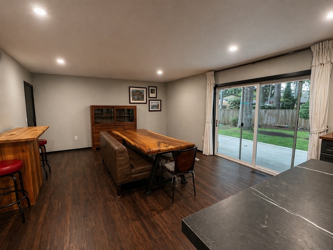 Building Photo - 6810 Topaz Dr SW