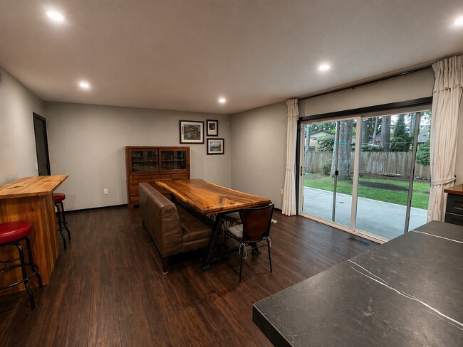 Foto del edificio - 6810 Topaz Dr SW