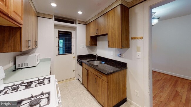 Building Photo - 1049 N Monroe St