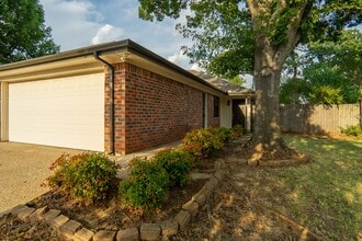 Building Photo - 6616-6618 Parkview Ln
