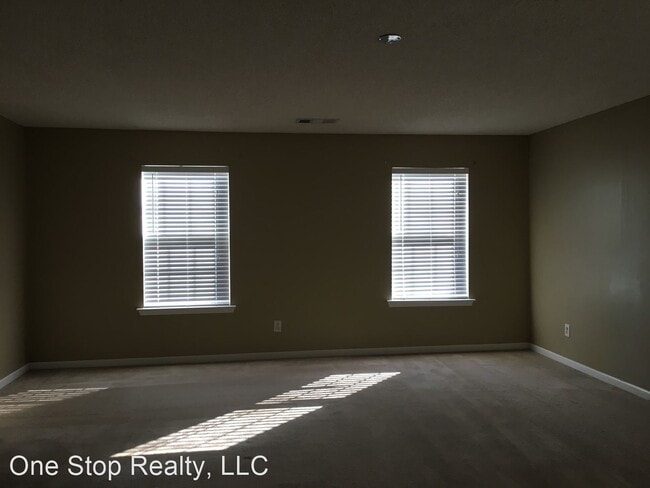 4 br, 2.5 bath House - 11 Windriver Trl - 4