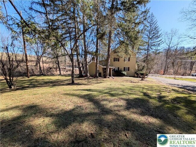 Foto del edificio - 3470 Rhododendron Dr