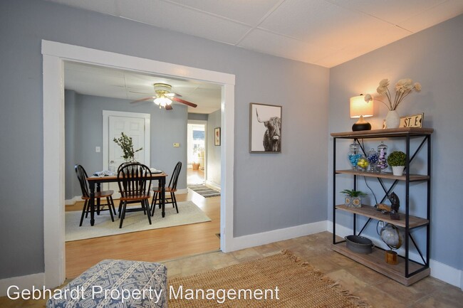 Building Photo - 2 br, 1 bath House - 129 School St