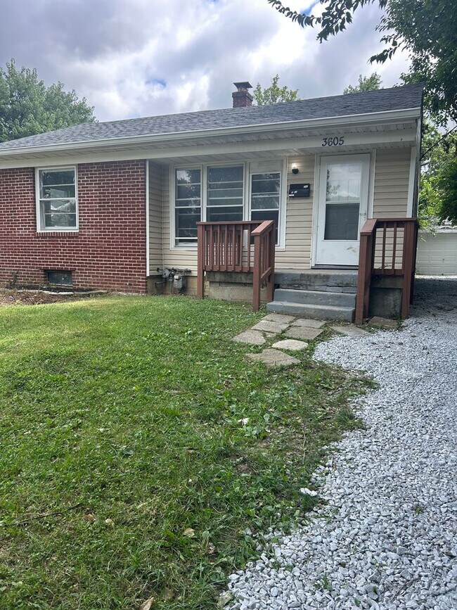 Foto del edificio - Updated 3 bed, 1 bath home in Forest Manor...