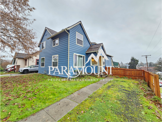 Foto del edificio - 5 Bedroom Corner Lot Home in Bremerton!