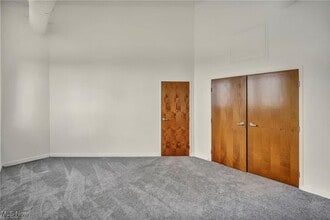 Building Photo - 1133 W 9th St