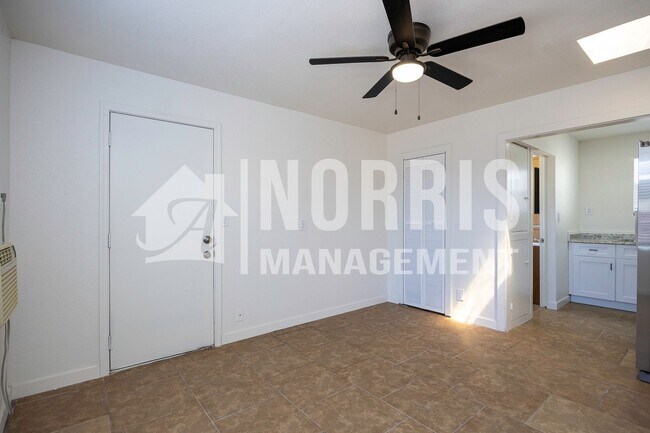 Foto del edificio - Beautifully Updated Studio Space with Private Entrance