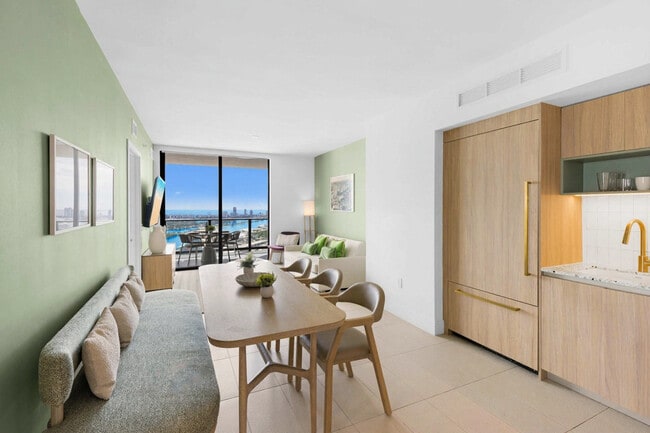 Building Photo - 601 NE 1st Ave