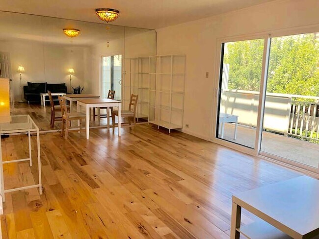 Foto del edificio - 3211 Admiralty Ln