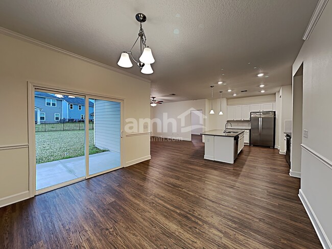 Foto del edificio - 803 Rocking Chair Ln
