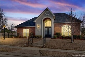 Building Photo - 48 Fairway Cir