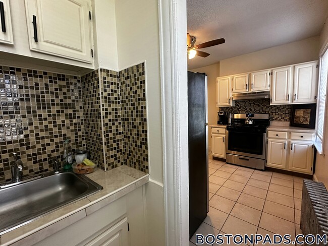 Building Photo - 32 Kingsdale St