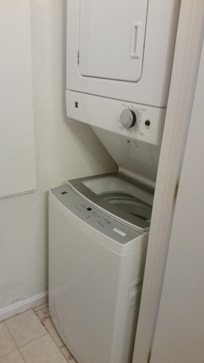 Washer/Dryer - 2405 Normandy Square Pl
