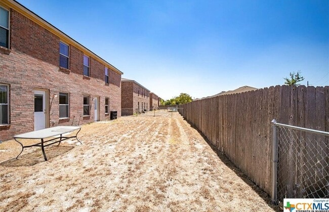 Building Photo - 2708 Garland Dr