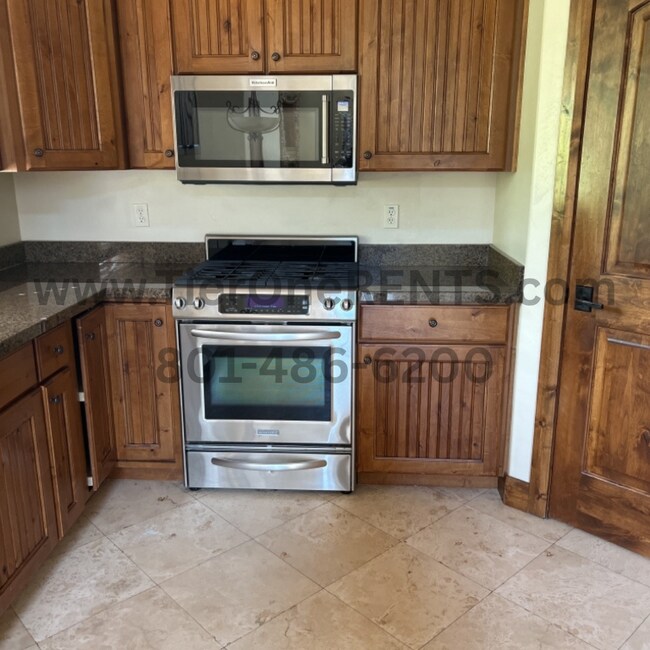 Building Photo - NO DEPOSIT Option Available for This Prope...