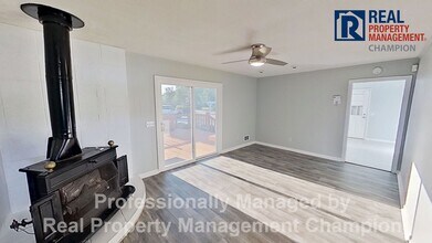 Building Photo - 639 N College Rd
