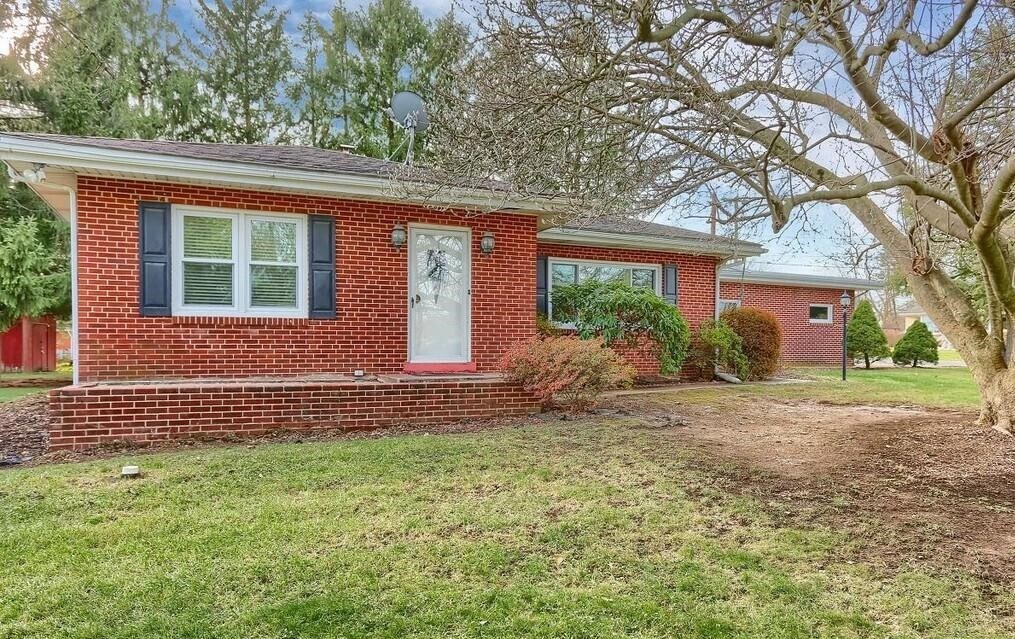 Single Family Home at 416 M St , Harrisburg House Rental in