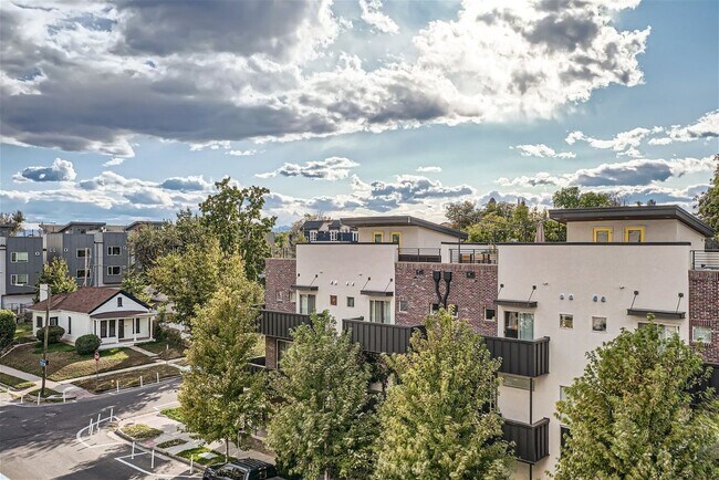 Foto del edificio - 2416 Eliot St
