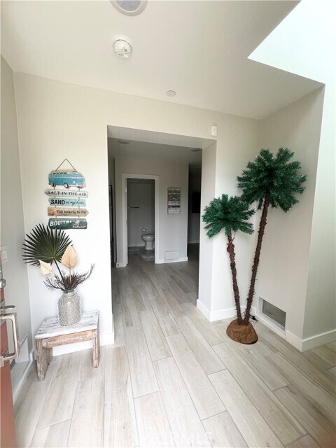 Foto del edificio - 1519 Doheny Way