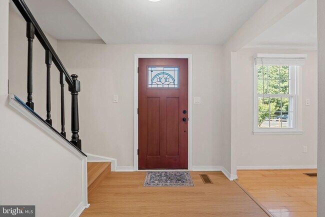 Building Photo - 3301 Fallowfield Dr