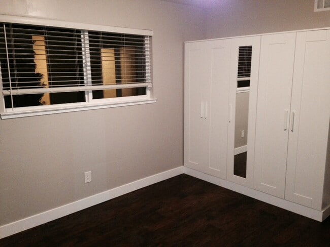 Building Photo - 2530 Notre Dame Dr