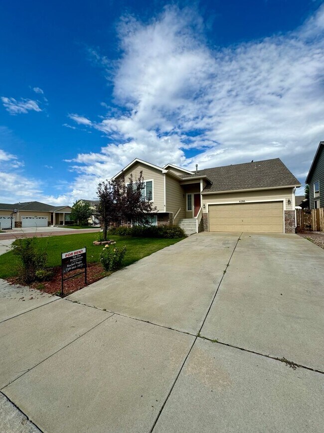 Building Photo - Spacious 3 Bedroom in Lorson Ranch