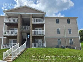 Building Photo - 1756 Pear St