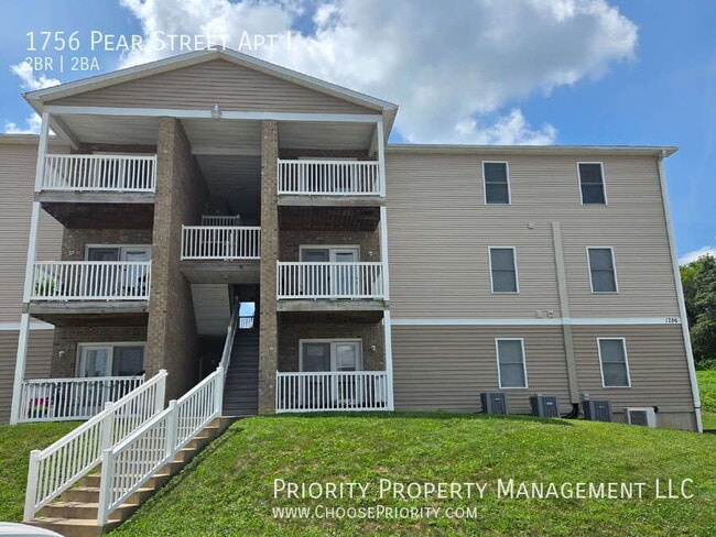 Photo - 1756 Pear St Apartment