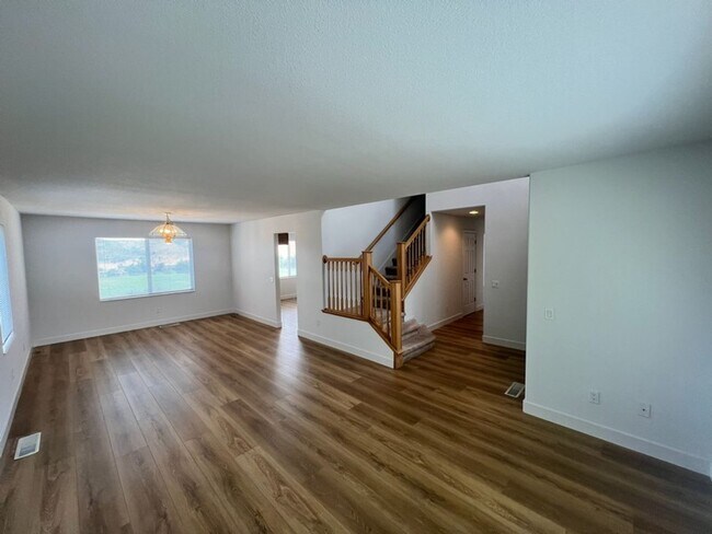 Foto del edificio -  Four Bedroom near Galena High School