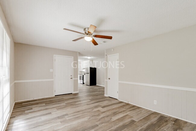 Building Photo - Charming 4 Bedroom in Macon!