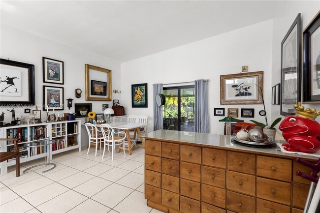 Building Photo - 8531 SW 27th Terrace