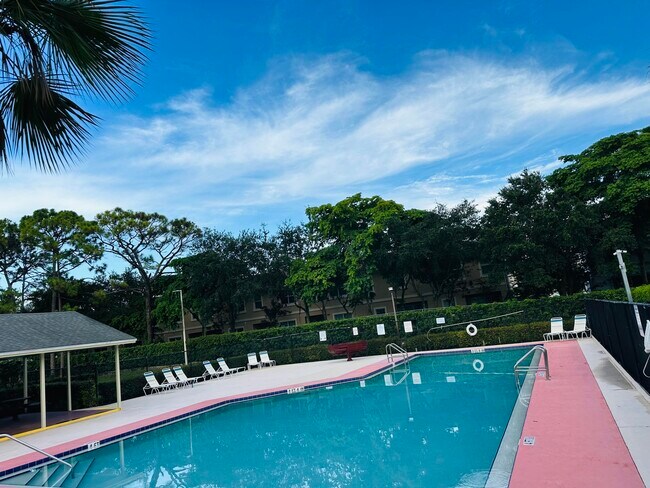 Foto del edificio - 5165 Foxhall Pl