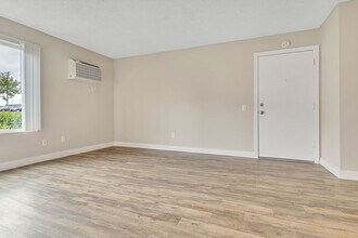 Interior Photo - Grossmont Bluffs