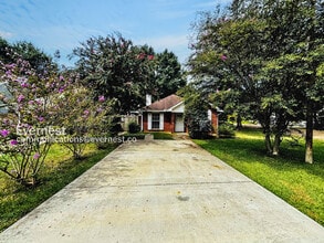 Building Photo - 3007 Willow Dr