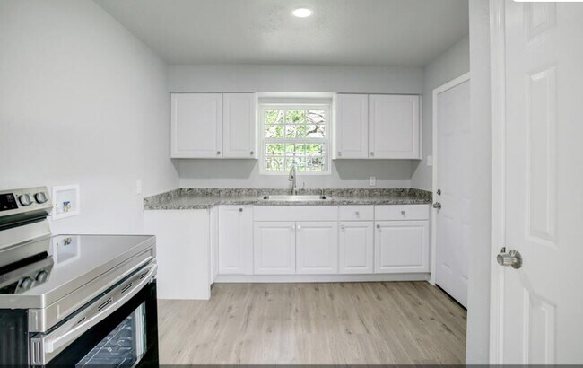 Building Photo - 5123 Peachtree St