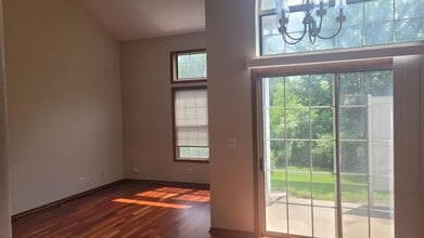 Building Photo - 1266 S Parkside Dr