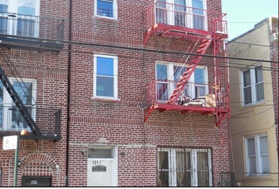 Primary Photo - 1313 Beach Ave
