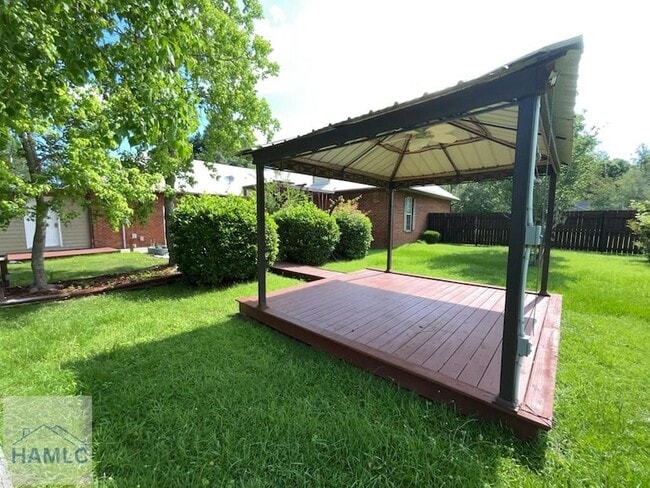 Building Photo - 380 Tremain Dr