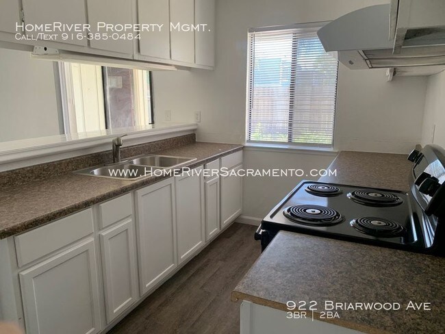 Building Photo - 922 Briarwood Dr
