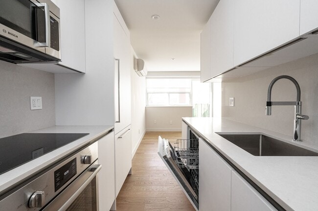 Photo du bâtiment - 365 Eglinton Ave E