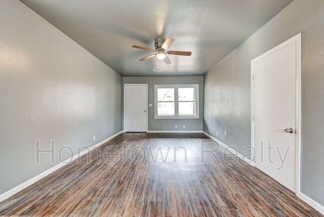 Foto del edificio - 1103 N Louisa Ave