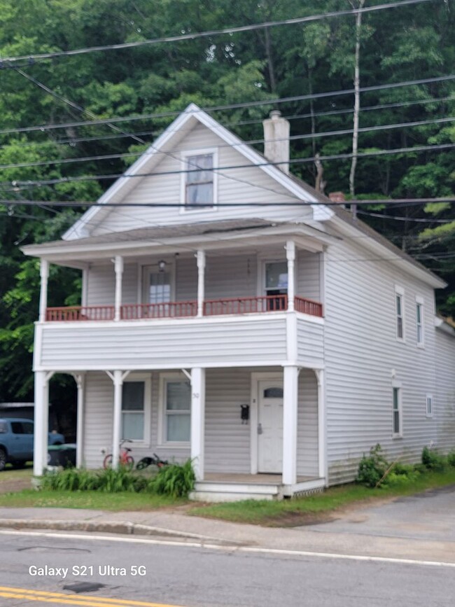 Building Photo - Cozy 3 Bedroom Unit